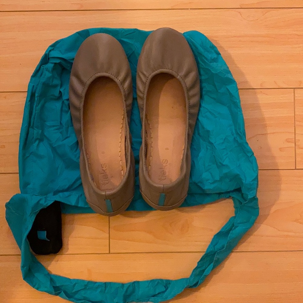 Size 9 Taupe tieks by Gavrieli